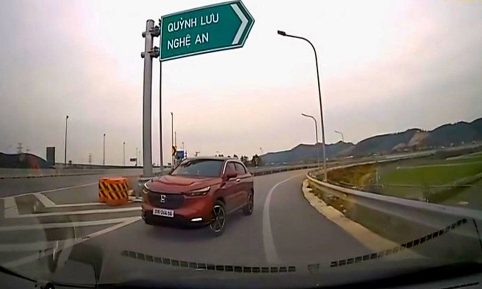 Điểm tin chiều 5/2: Xử phạt nữ tài xế 19 triệu đồng vì đi ngược chiều đường dẫn cao tốc