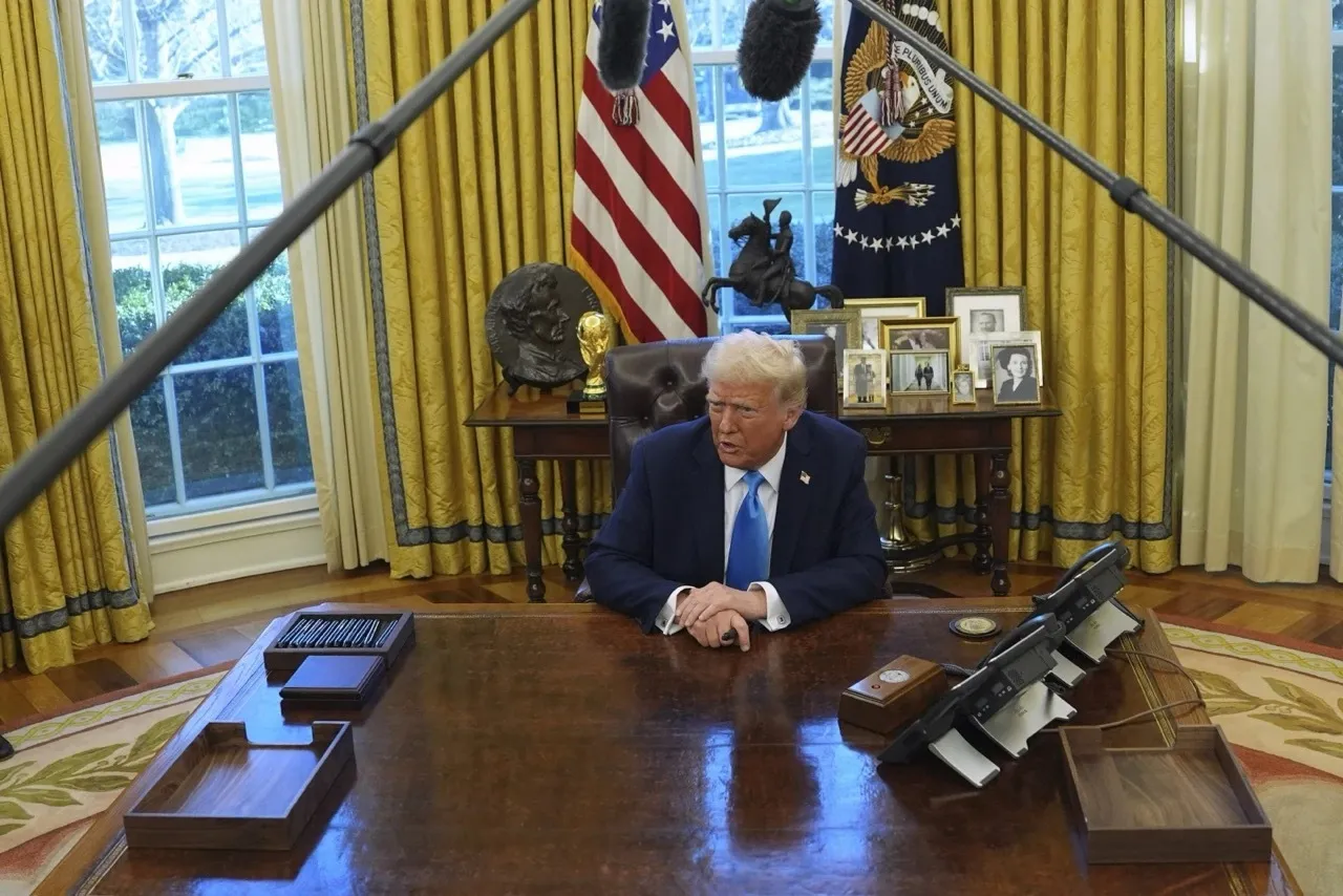 Donald-Trump-Large-jpeg-173871-1373-9989-1738713031