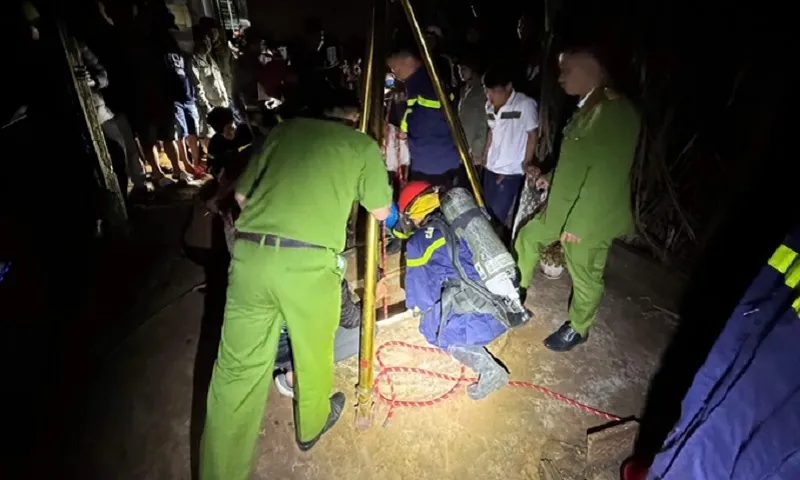 Người đàn ông say rượu rơi xuống giếng sâu 30m, được cứu sống kịp thời