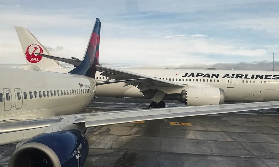 Máy bay Japan Airlines va vào máy bay Delta Air ở Seattle