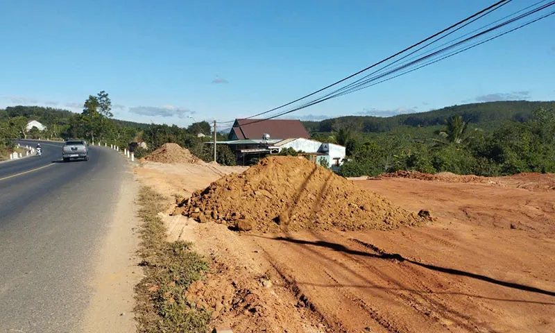 Tỉnh Kon Tum yêu cầu xử lý 2 hộ dân chiếm hành lang đường bộ