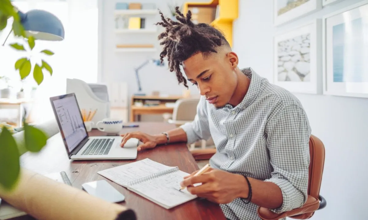 Tranh cãi về quy định quay lại “văn phòng làm việc”