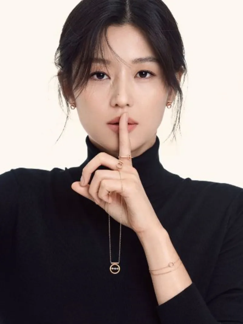 phia-jeon-ji-hyun-noi-gi-sau-khi-bi-cao-buoc-tron-thue20250211-103405-01