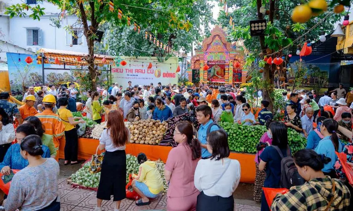 Siêu thị 0 đồng tại Chùa Chantarangsay: Lan tỏa yêu thương vào ngày đầu năm mới
