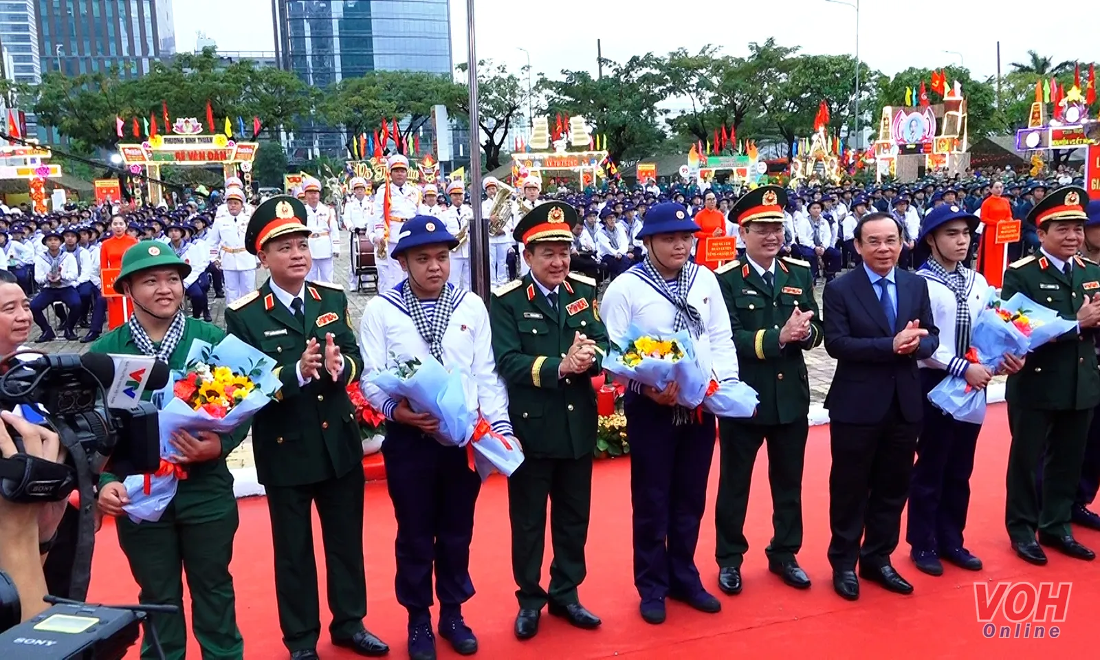 Hàng ngàn thanh niên TPHCM hăng hái lên đường nhập ngũ