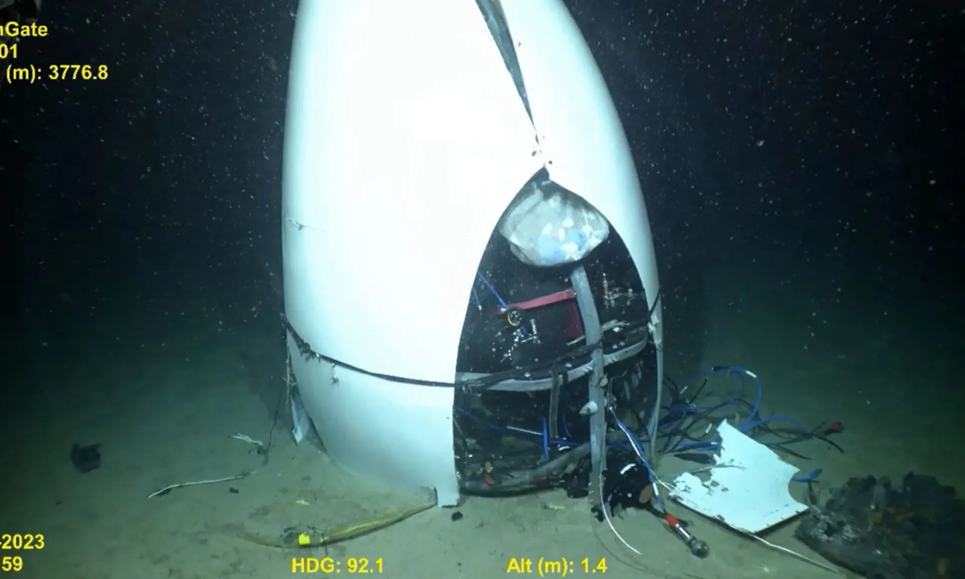 tau-ngam-titan-130225