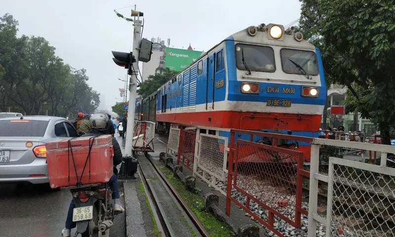 Cảnh sát giao thông ra quân xử lý vi phạm đường sắt từ ngày 15/2