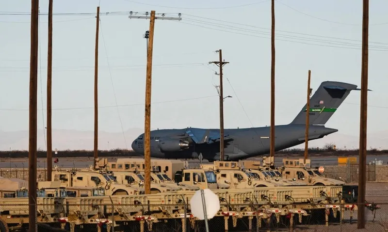 Mỹ trục xuất người di cư châu Á đến Panama