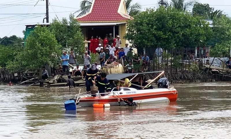 Đã tìm thấy thi thể bé trai 3 tuổi mất tích sau tai nạn trên sông ở Cà Mau