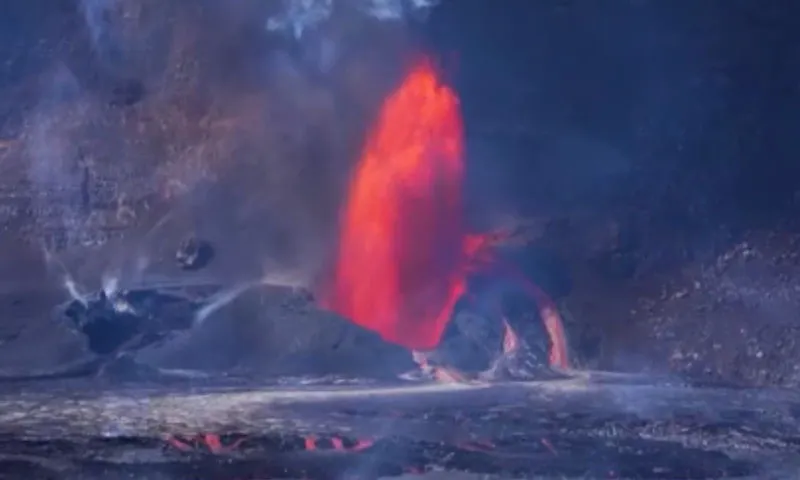 Clip: Núi lửa Kilauea phun trào ngoạn mục ở Hawaii