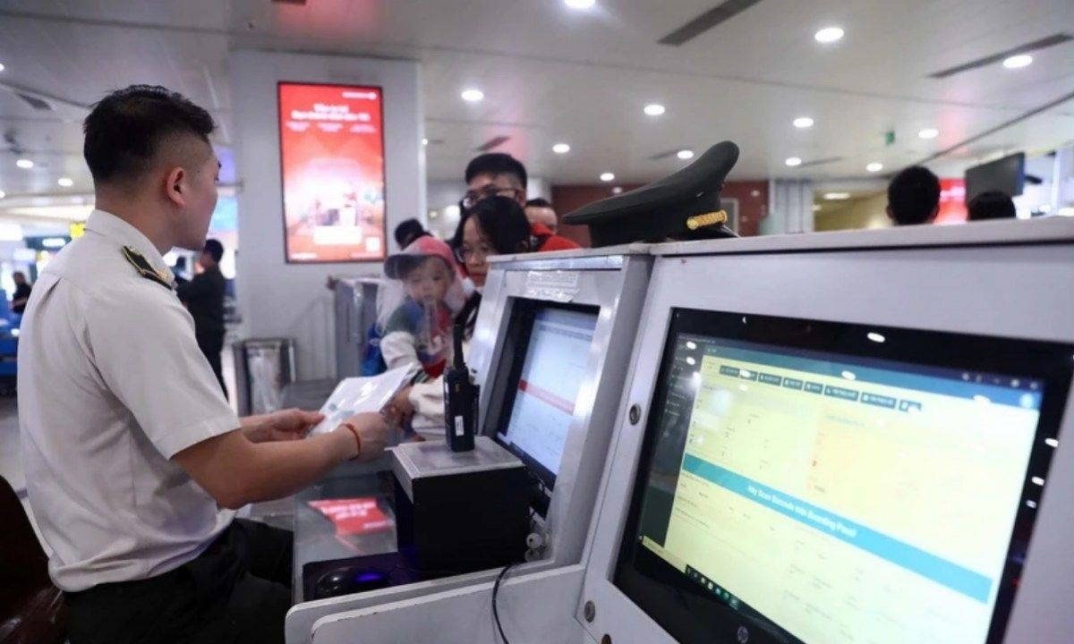 Tạo thuận lợi cho người nước ngoài nhập cảnh, xuất cảnh tại Việt Nam phục vụ phát triển KT-XH