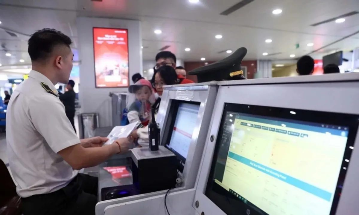 Tạo thuận lợi cho người nước ngoài nhập cảnh, xuất cảnh tại Việt Nam phục vụ phát triển KT-XH