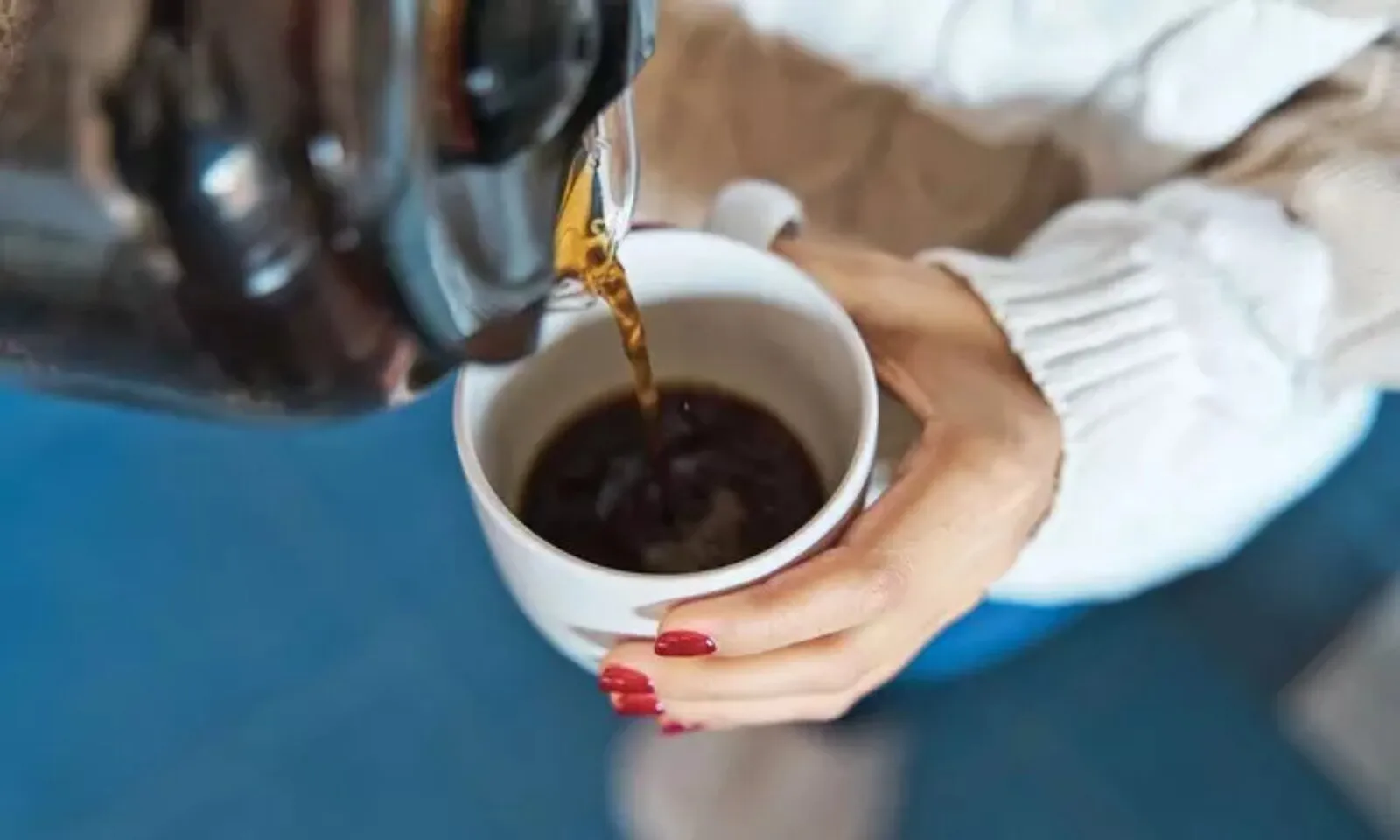 Những tác hại của việc uống cà phê khi bụng đói