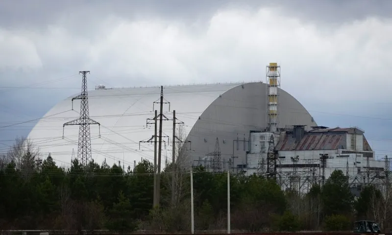 Ukraine tố Nga tấn công nhà máy hạt nhân Chernobyl