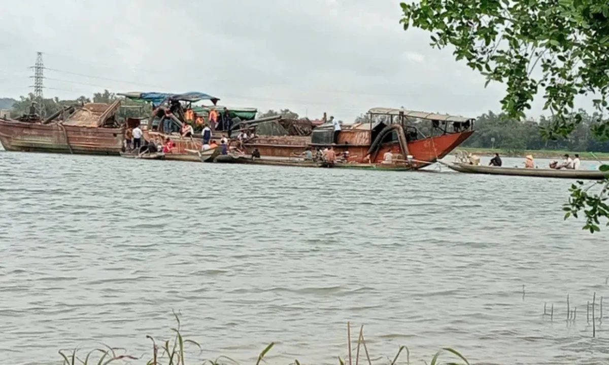 Lật thuyền trên sông Gianh, 3 người thoát nạn, 1 người tử vong