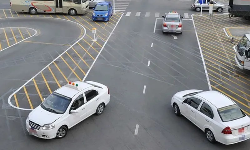 Các tỉnh tạm dừng tổ chức sát hạch lái xe để bàn giao nhiệm vụ sang Bộ Công an