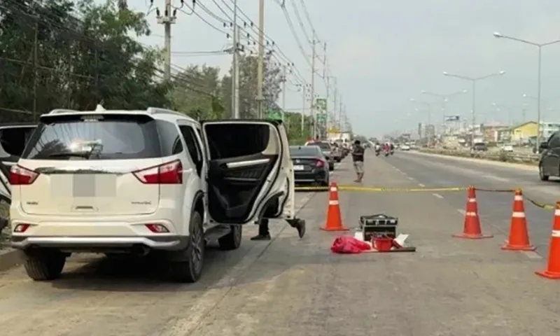 Hiện trường ám ảnh 2 thi thể nhân tình chết trong ô tô