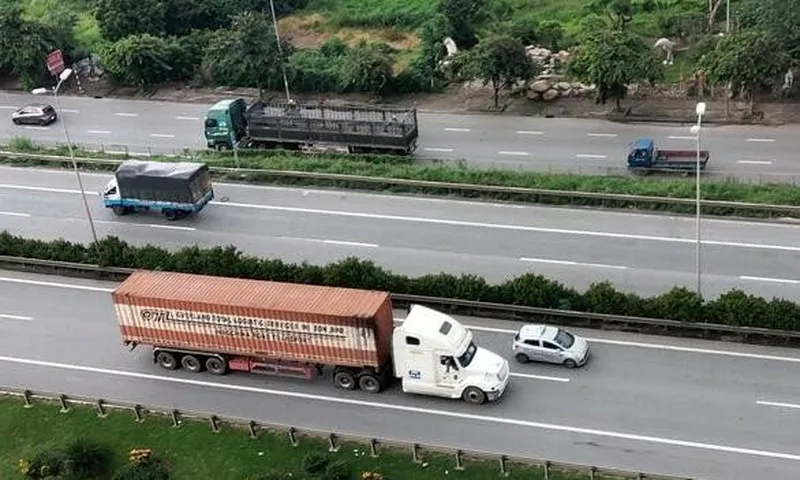 TPHCM thu hồi giấy phép kinh doanh vận tải của 29 doanh nghiệp