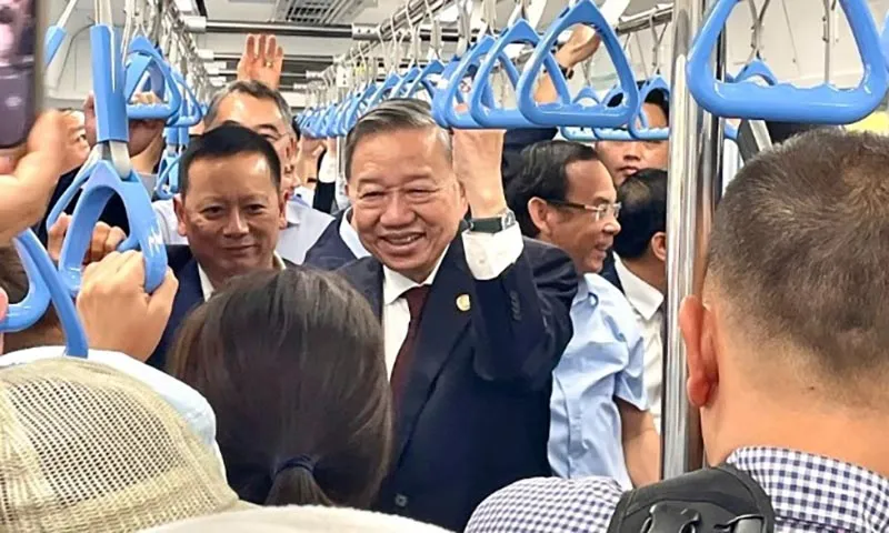 Tổng Bí thư Tô Lâm đi metro Bến Thành - Suối Tiên sáng 22 2. Ảnh HURC1.