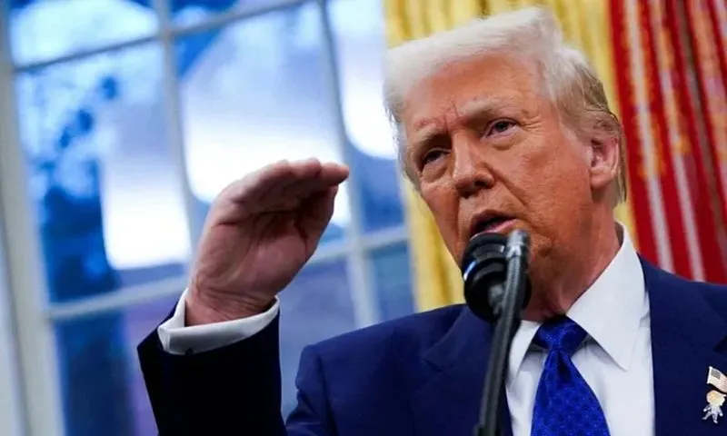 Tổng thống Donald Trump áp thuế dầu nhập khẩu, các công ty có thể mất 10 tỉ USD mỗi năm