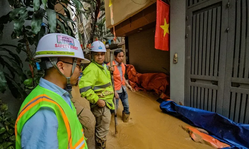 Sự cố phun trào bùn đất do đào ngầm đường sắt: Nhà thầu hỗ trợ mỗi hộ dân 1 triệu đồng