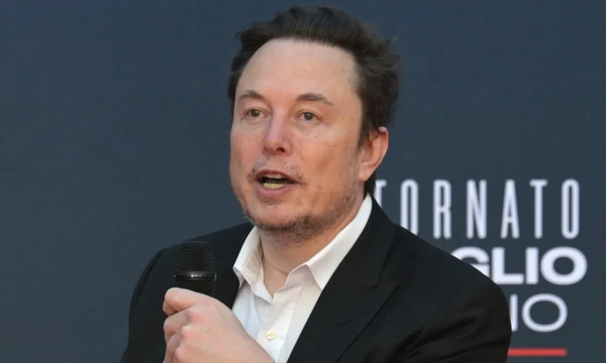 Giám đốc FBI Kash Patel yêu cầu nhân viên không tuân theo lệnh của Elon Musk