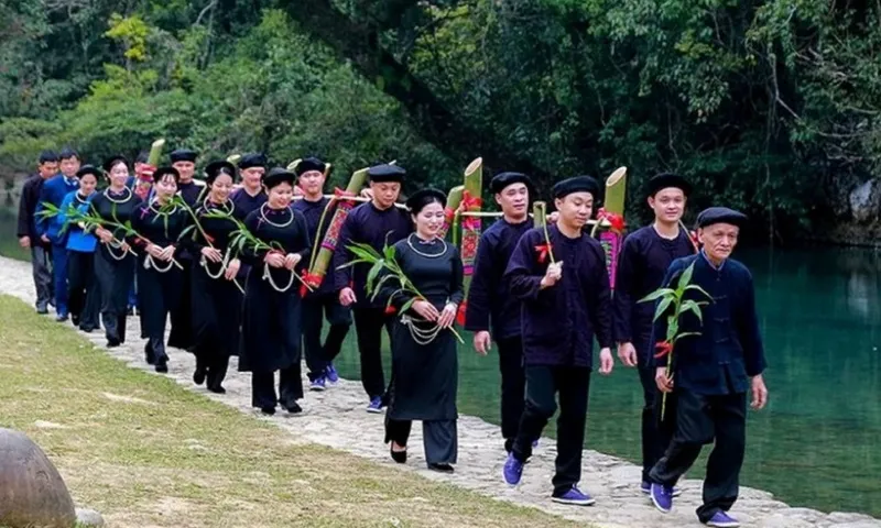 Nghi lễ rước nước trong Lễ hội Về nguồn Pác Bó - Ảnh Bộ Văn hóa, Thể thao và Du lịch