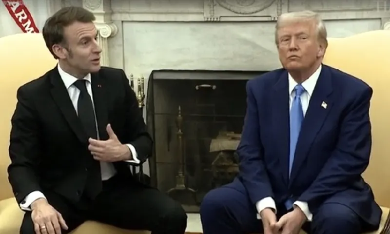 Sự thật về vết bầm tím trên tay Tổng thống Donald Trump