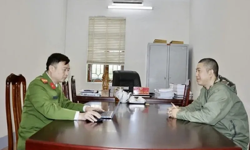 Bôi nhọ thẩm phán, một người bị khởi tố