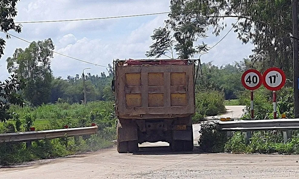 Quảng Ngãi: Phạt nặng doanh nghiệp có phương tiện chở quá tải 166%