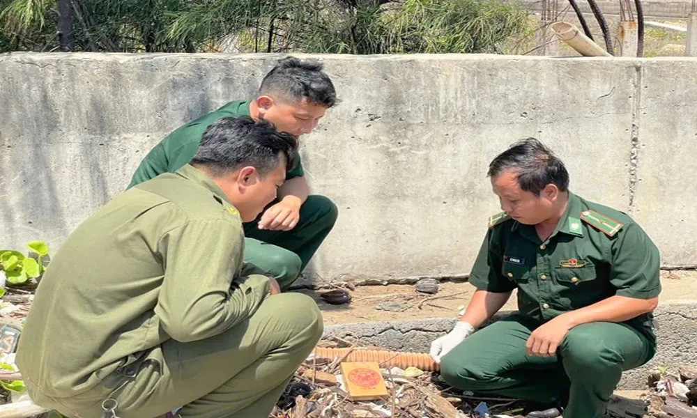 Gói hàng bí ẩn trôi dạt và nghi vấn ma túy trên bãi biển Bến Tre