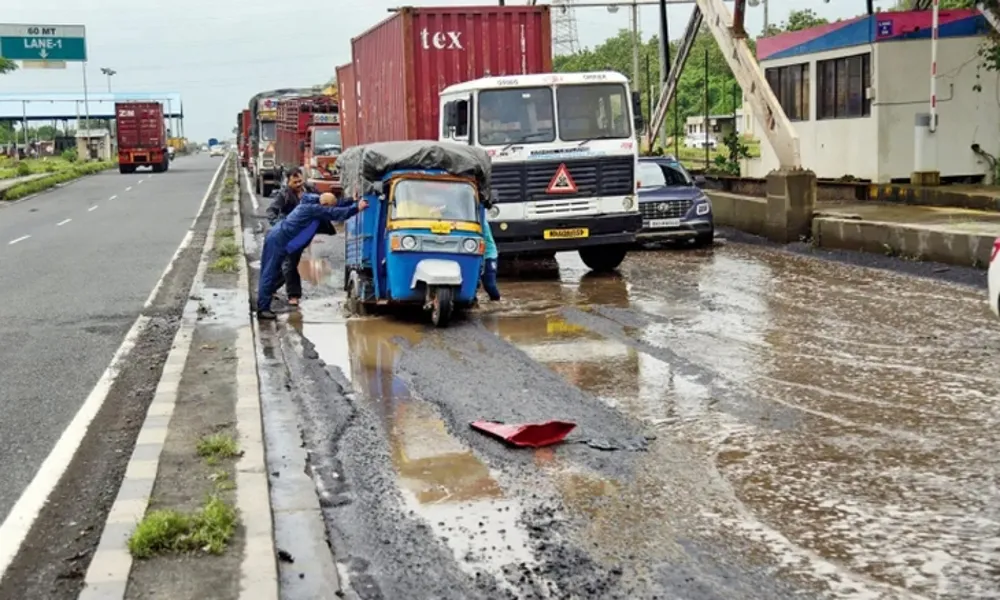 Dừng thu phí trên những tuyến cao tốc đang xuống cấp