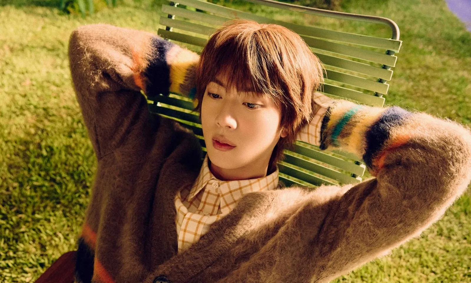 Fan nữ lớn tuổi bị bắt vì cố tình hôn má một thành viên BTS