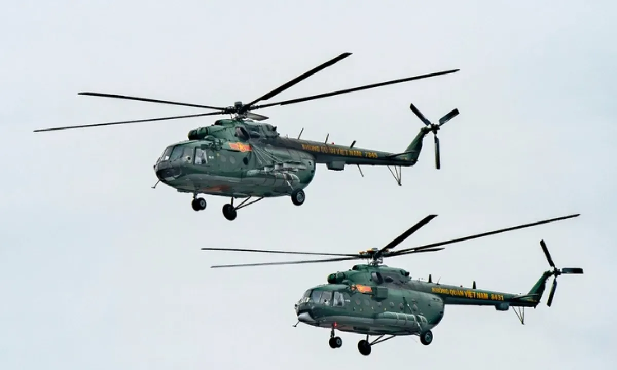 5 trực thăng cất cánh vào miền Nam sẵn sàng phục vụ lễ diễu binh ngày 30/4