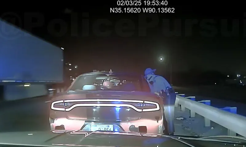 Xem clip: Cảnh sát đuổi bắt tài xế không chấp hành lệnh dừng xe