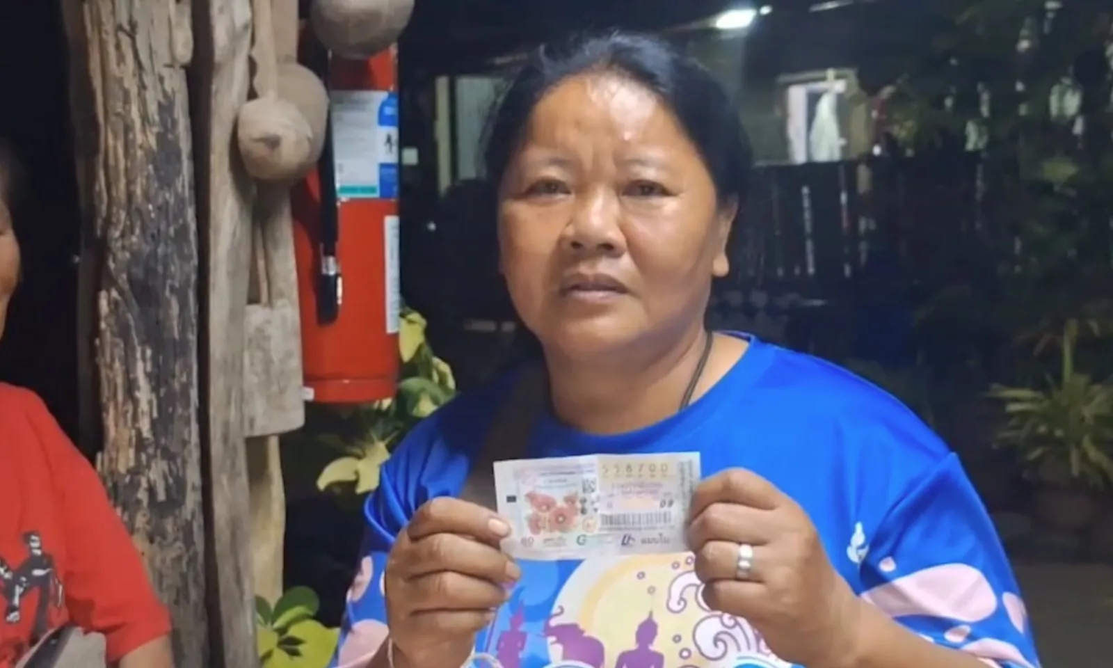 Mua vé số cho vui, trúng luôn giải độc đắc