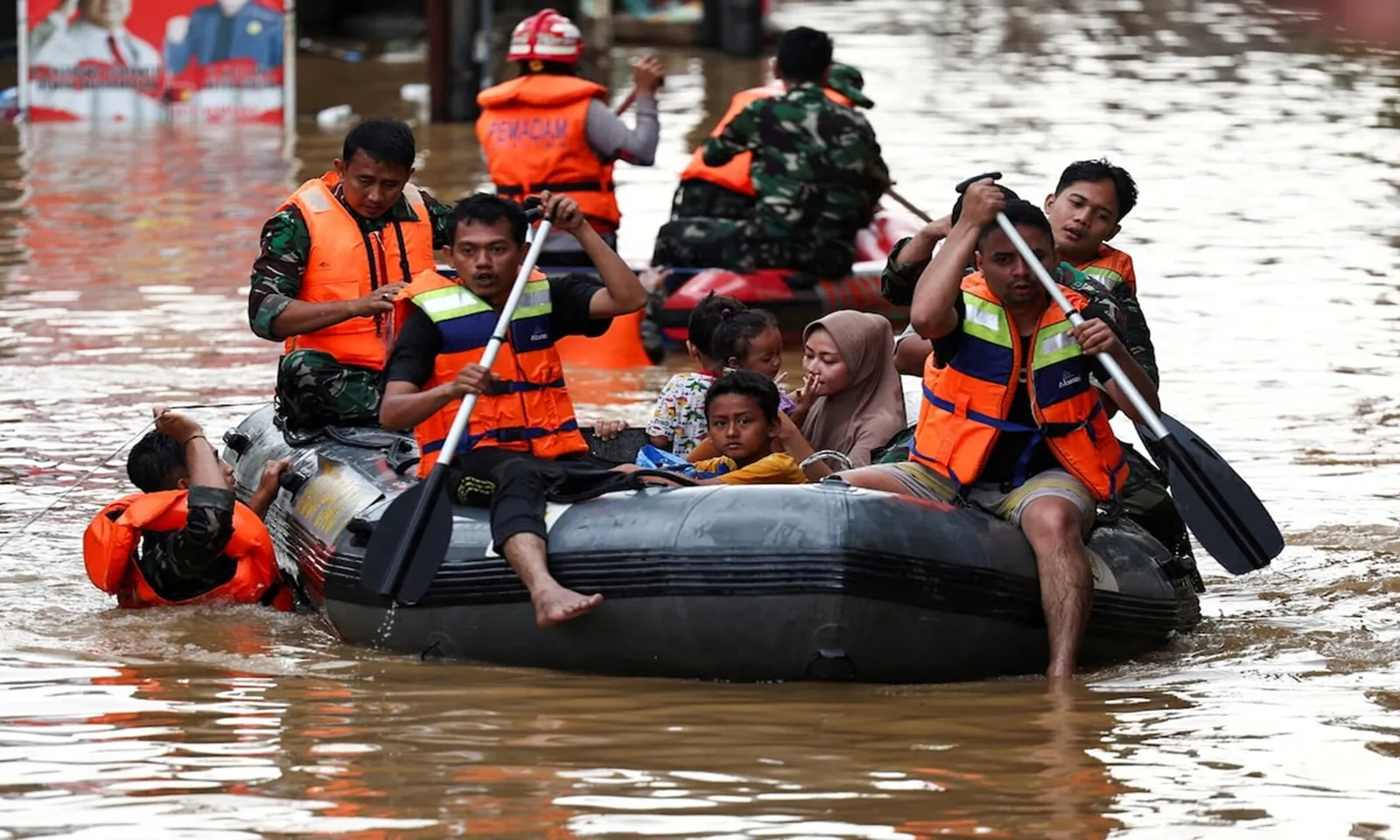 Lũ lụt tại thủ đô Indonesia, hàng nghìn người phải sơ tán