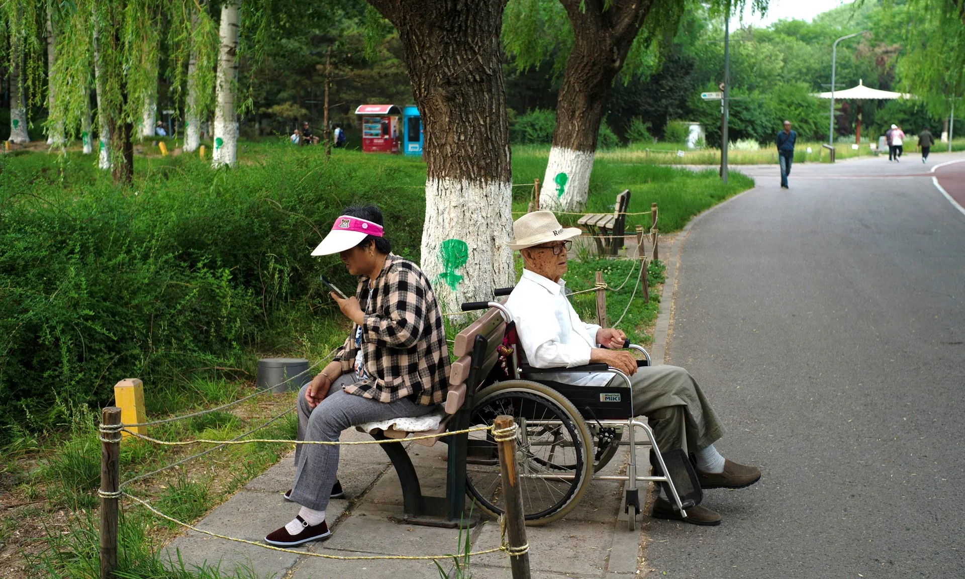 nguoi-gia-trung-quoc-050325