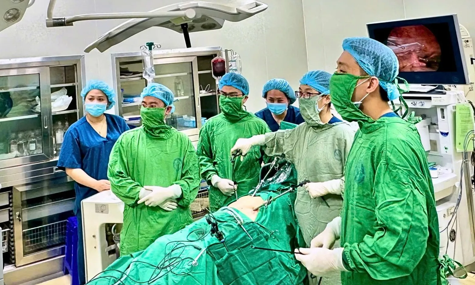 Cứu sống sản phụ vỡ thai ngoài tử cung trong tình trạng nguy kịch