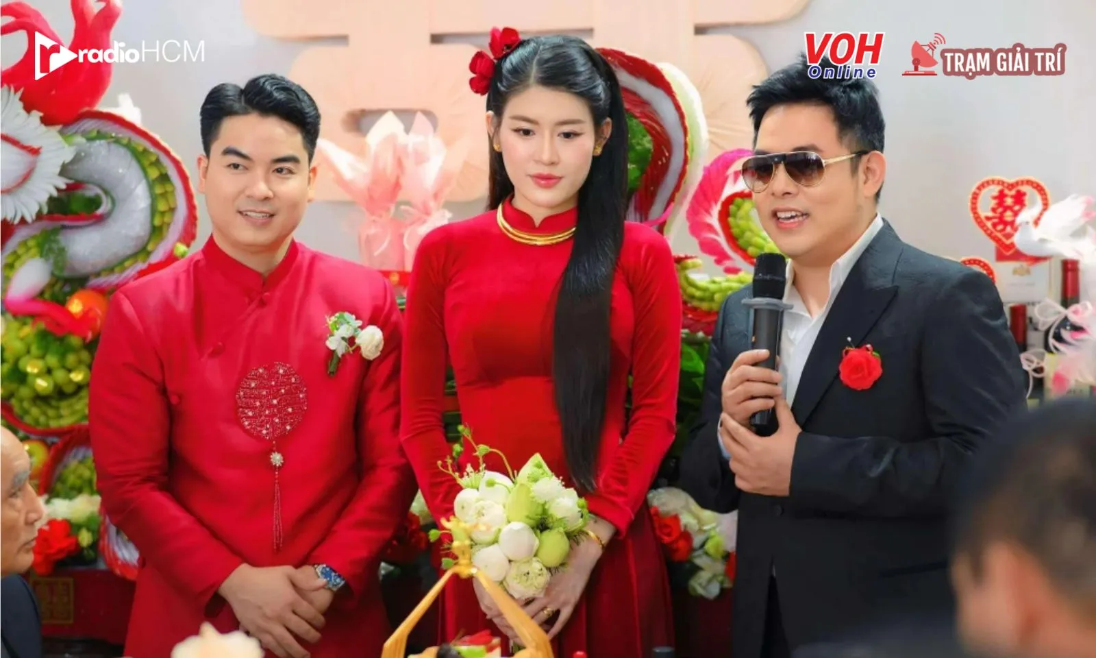 Quang Lê tặng quà cưới khủng cho quản lý lâu năm 