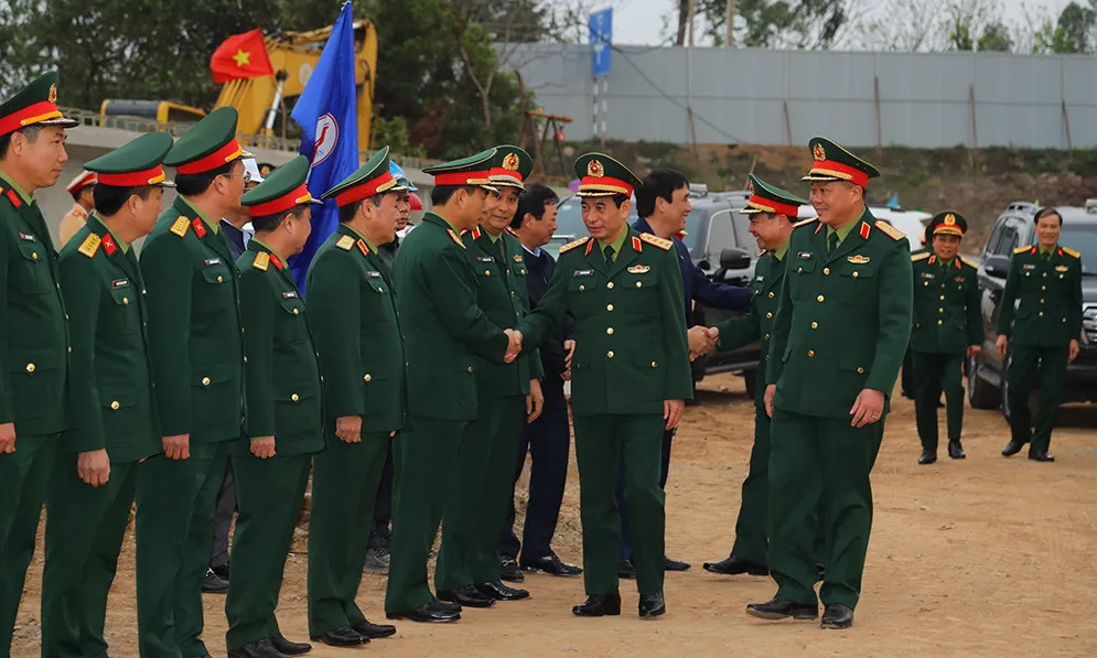 Đại tướng Phan Văn Giang kiểm tra tiến độ xây dựng cầu Phong Châu mới