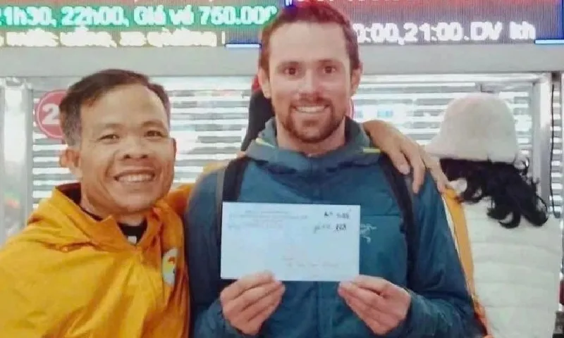 Du khách Canada đến Việt Nam du lịch bị mất giấy tờ, nhận lại được toàn bộ sau 3 ngày
