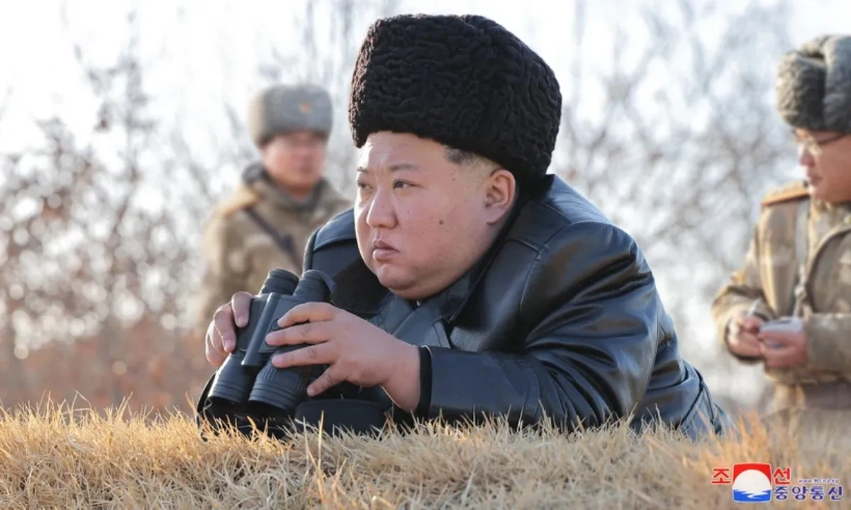 Triều Tiên đóng tàu ngầm hạt nhân, nhà lãnh đạo Kim Jong-un trực tiếp thị sát