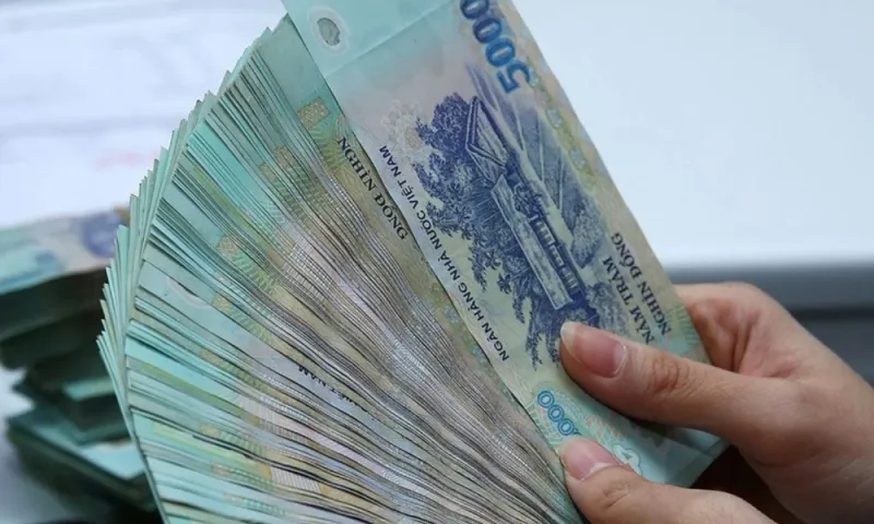 Lãi suất huy động 12 tháng giảm còn 4,8% 