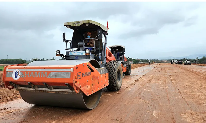 Phấn đấu sớm hoàn thành cao tốc Quảng Ngãi - Hoài Nhơn