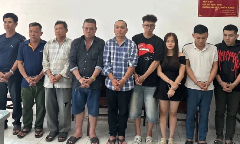 Khởi tố 9 bị can trong vụ khiêng quan tài diễu phố tại TPHCM