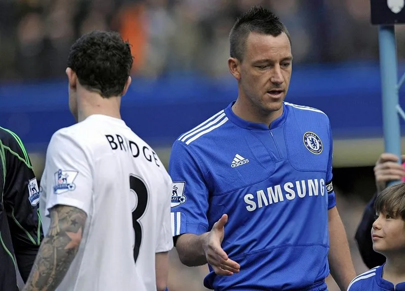 Wayne Bridge từ chối bắt tay khi đối đầu Terry. Ảnh: Internet