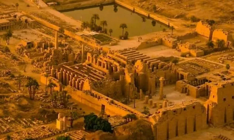 Phát hiện kho báu vàng ẩn trong chiếc bình cổ ở Ai Cập