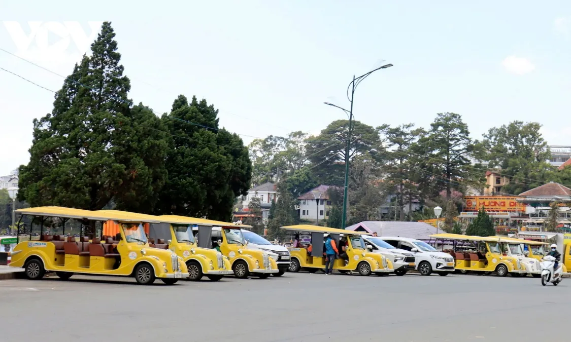 Đà Lạt: Xe điện chở khách hoạt động trở lại với tốc độ tối đa 30km/h