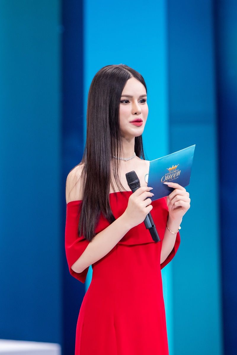 Ichki kiyimdagi yosh gozallar porno